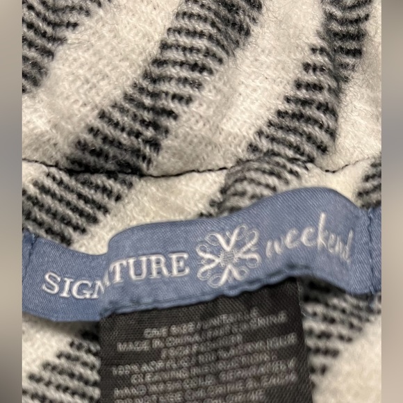 Beautiful Signature weekend black & white buffalo plaid toggle button up shawl. - Picture 5 of 6